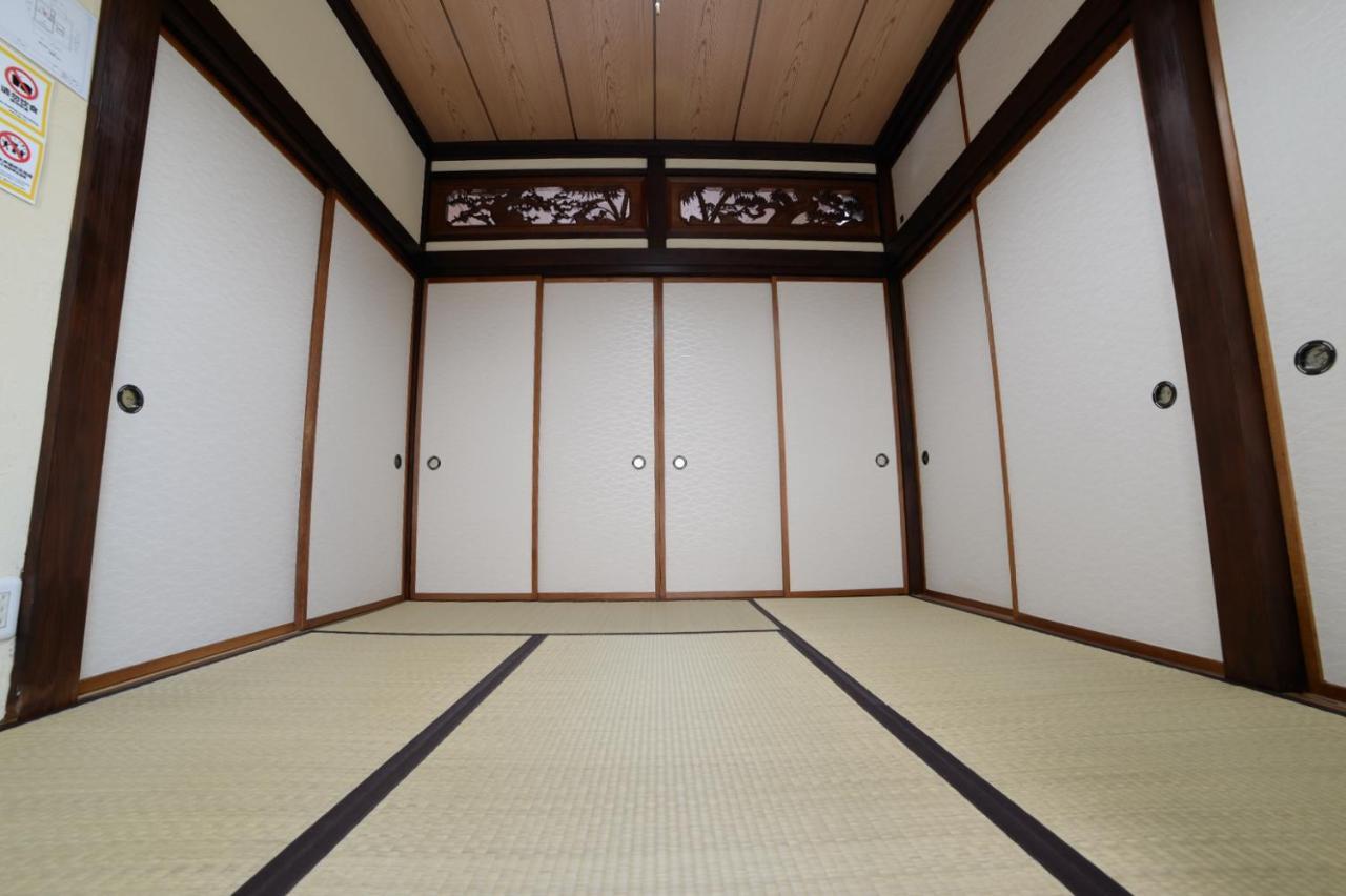 Guesthouse Iwase Toyama Station Exterior foto