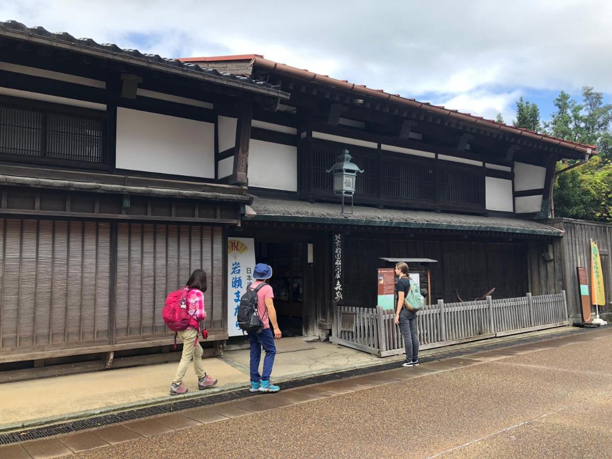 Guesthouse Iwase Toyama Station Exterior foto